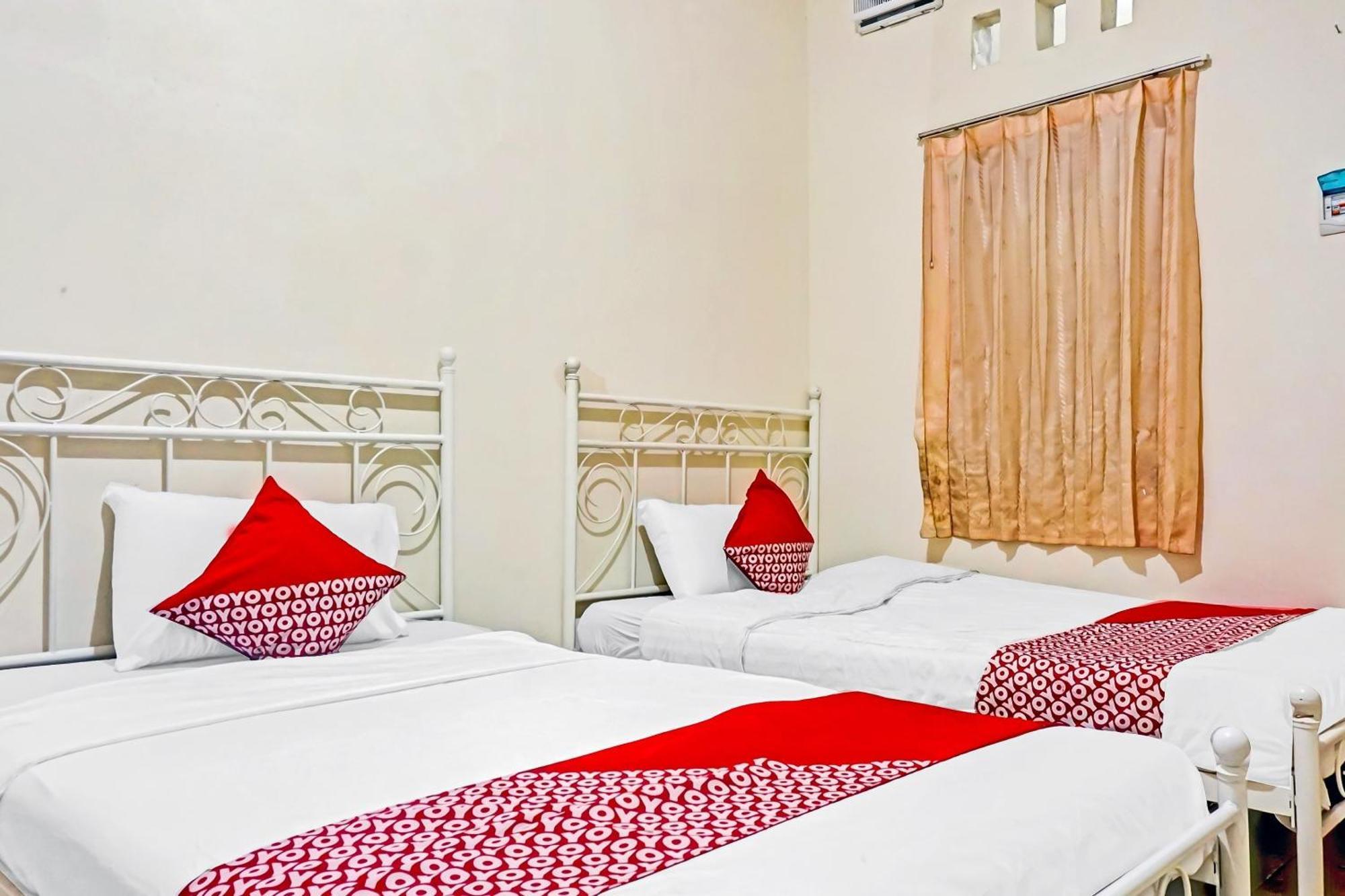 Oyo 90689 Lily House Hotel Tangerang Exterior photo