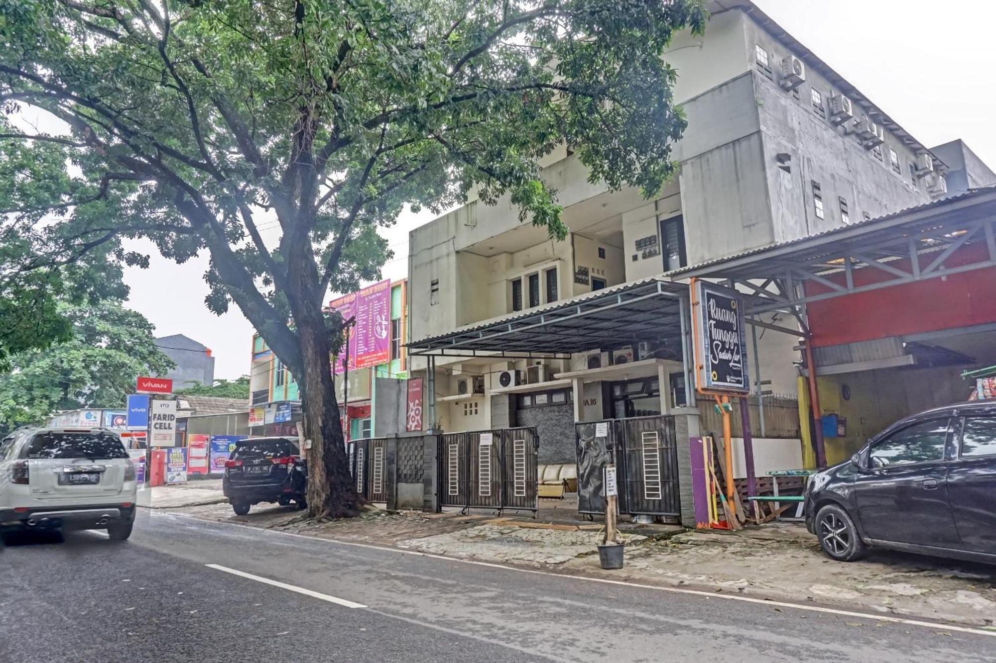 Oyo 90689 Lily House Hotel Tangerang Exterior photo